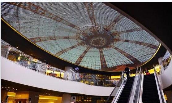 利亞德700平米巨屏演繹西單老佛爺輕奢視覺風(fēng)潮