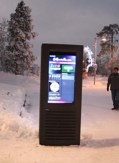 可觸摸戶外數(shù)字標牌信息亭走進世界最北部
