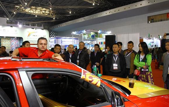 FESPA 2013中國數(shù)碼印刷展車身貼演示