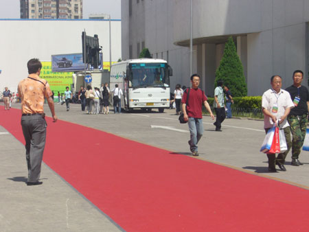 保加利亞、加納、捷克、烏克蘭組成的參觀團(tuán)