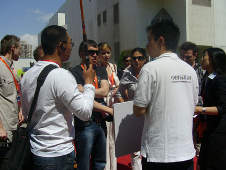 外賓參觀團參觀與中國印刷協(xié)會海外客服部接洽中