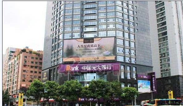 銳拓打造貴陽中心商業(yè)圈最大戶外廣告屏