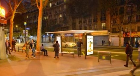 Marmite攜“金色圣誕”互動(dòng)節(jié)日數(shù)字標(biāo)牌來到牛津街