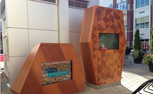 加拿大購物中心裝備交互式數(shù)字標(biāo)牌