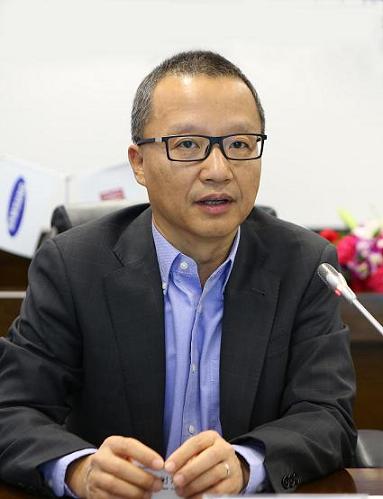 萬通控股副董事長許立在簽約儀式上致辭