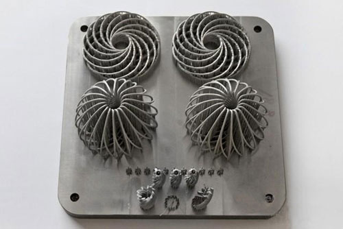 荷蘭設(shè)計(jì)師將金屬3D打印與玻璃工藝融入藝術(shù)作品