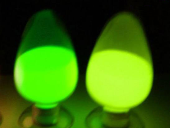 如何使用自發(fā)光廣告材料？