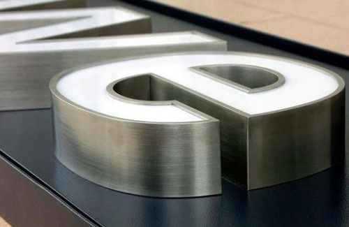 LED發(fā)光字使用時的注意事項