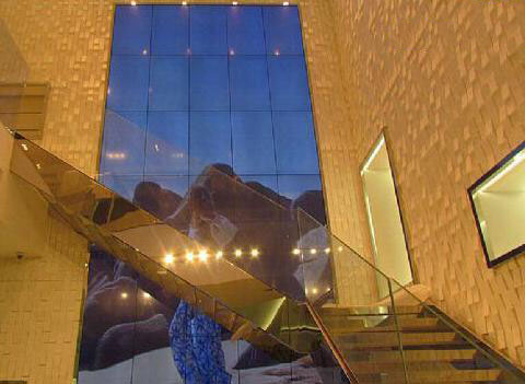 DET德浩為大望路MK店打造液晶拼接墻