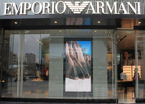 聯(lián)建光電為成都九龍倉(cāng)阿瑪尼打造的全彩LED櫥窗