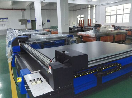 玻璃背景墻噴繪機在絲網(wǎng)印刷領(lǐng)域應(yīng)用的優(yōu)勢