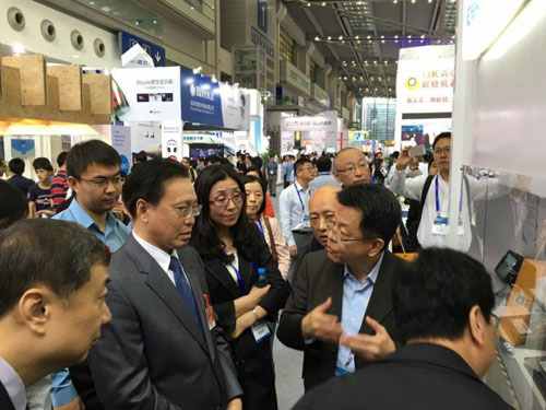 和輝光電攜"高清柔性顯示屏"亮相高交會(huì)