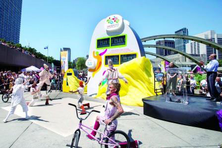 加拿大多倫多市中心廣場(chǎng)豎起了由思科公司贊助的泛美運(yùn)動(dòng)會(huì)倒計(jì)時(shí)鐘