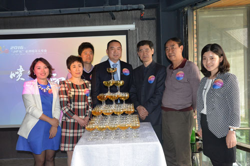 啟動(dòng)儀式香檳塔