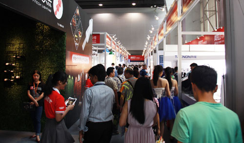 阿拉丁感謝有您，明年再會！