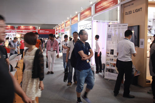 阿拉丁感謝有您，明年再會(huì)！