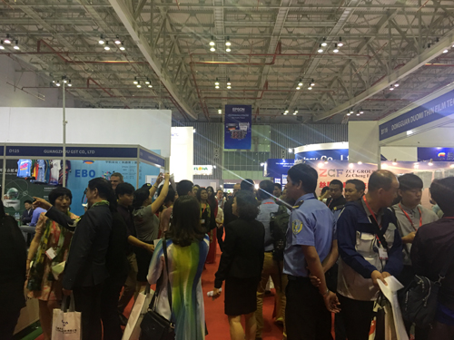 人頭攢動(dòng)|2017亞太（越南）網(wǎng)版印刷及數(shù)碼印刷展今日 盛大開幕！
