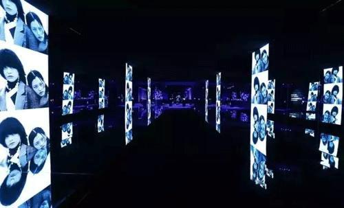 看LED顯示屏企如何用優(yōu)異產(chǎn)品攪弄商顯市場風(fēng)云！