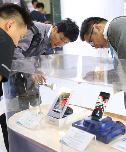 手機(jī)全面屏?xí)r代全面到來