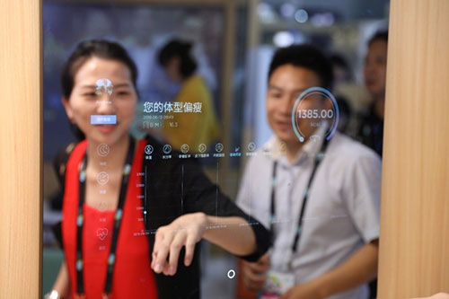 未來(lái)顯示科技觸手可及 交互式顯示界面無(wú)處不在