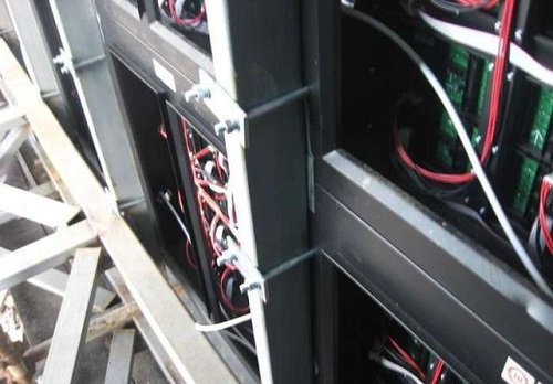 如何設(shè)計(jì)和安裝外幕墻上安裝LED顯示屏