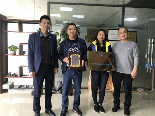 廣州玻璃展走訪防火玻璃名企東莞市信盾玻璃科技公司