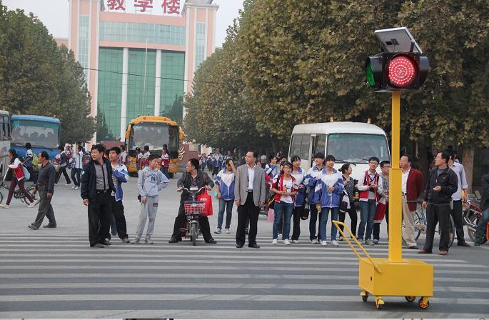 移動式紅綠燈太陽能