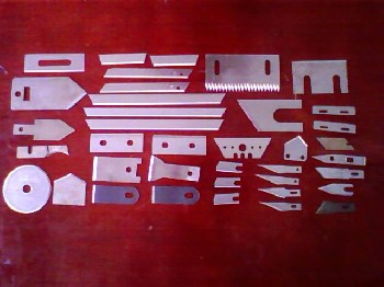 買刀片||美工刀片--找上海潤(rùn)鋒-超薄刀片--供應(yīng)各種異型刀片