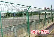 公路護(hù)欄網(wǎng)