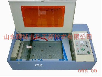 工藝品激光雕刻機(jī) 小型激光雕刻機(jī) 有機(jī)玻璃激光雕刻機(jī) 亞克力激光雕刻機(jī) 電腦廣告雕刻機(jī)