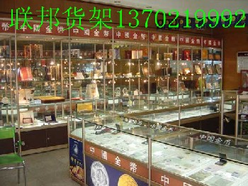 天津鈦合金展柜