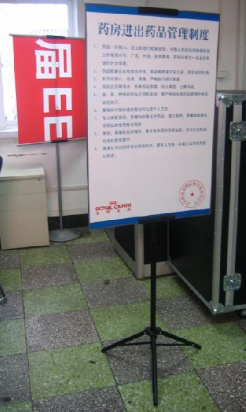 掛畫架，三角掛畫架，展板展架，寫真噴繪，德國展架