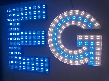 LED防風(fēng)沖孔特大發(fā)光字